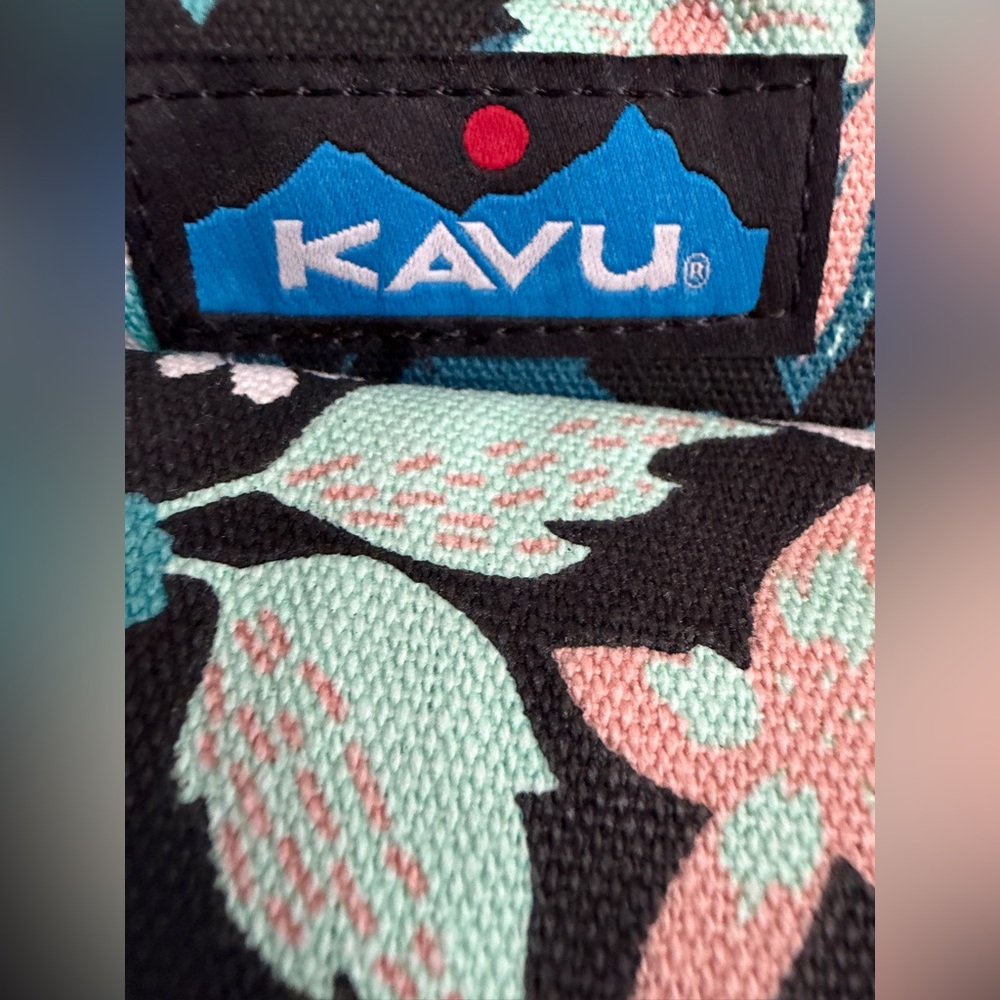 Kavu Floral Pattern Rope Sling Bag - Picture 10 of 17
